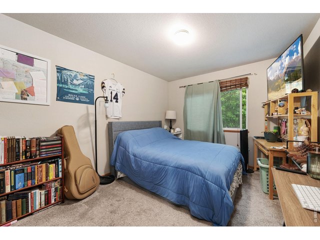 Property Photo 8 Primary bedroom
