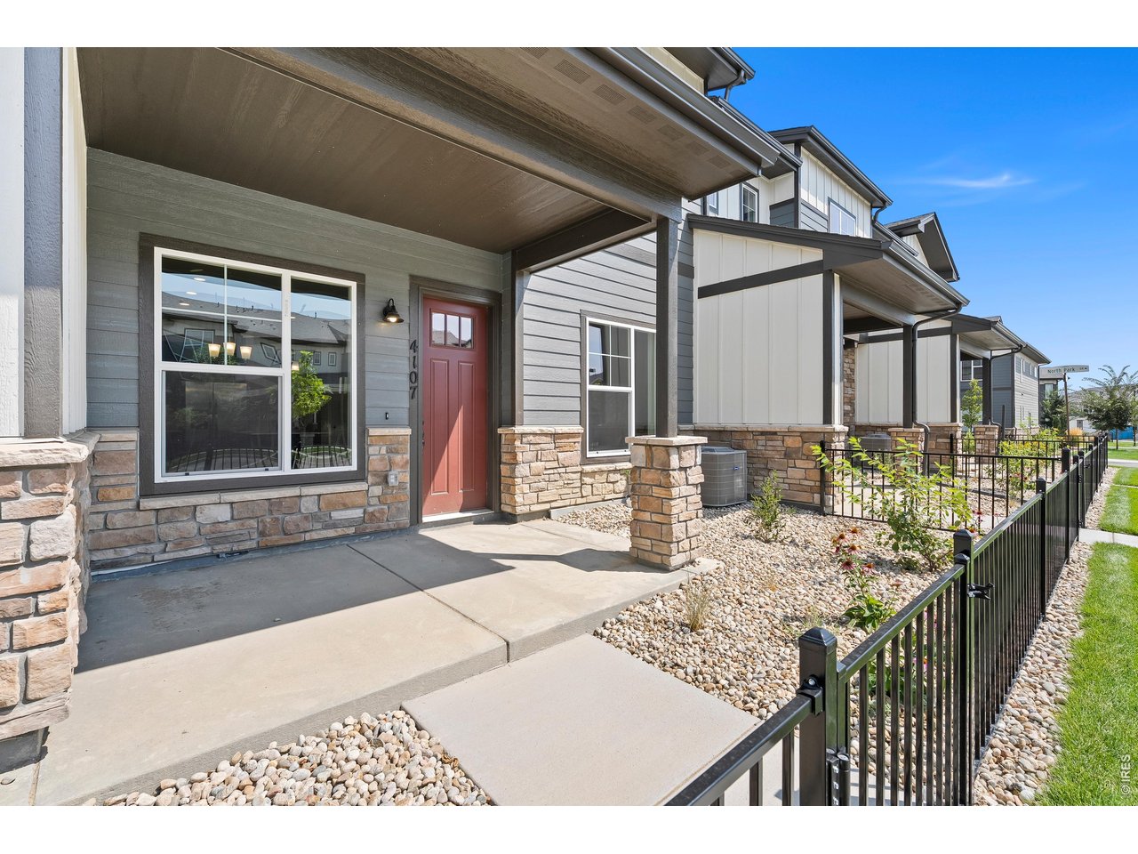 Property Photo 3 Enjoy your private, covered and fenced courtyard perfect for garden boxes and pets! 