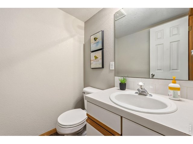 Property Photo 7 Main floor half bathroom