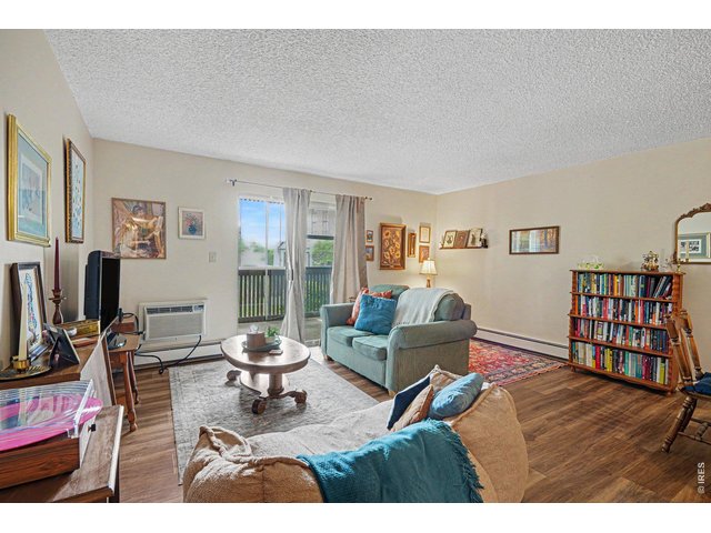Property Photo 3 Living Room