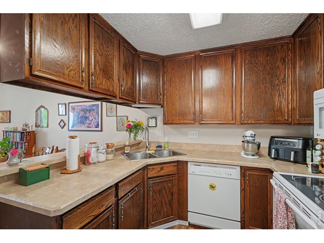 Property Photo 11 Kitchen