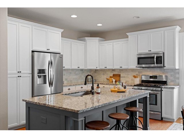Property Photo 12 Thoughtfully updated kitchen 