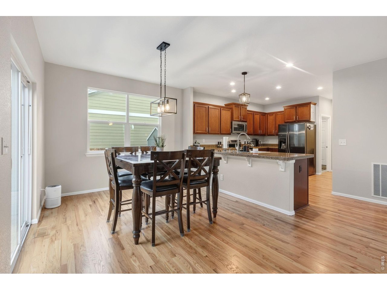 Eat-in kitchen