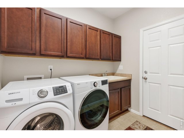 Property Photo 14 Laundry Room with utility sink