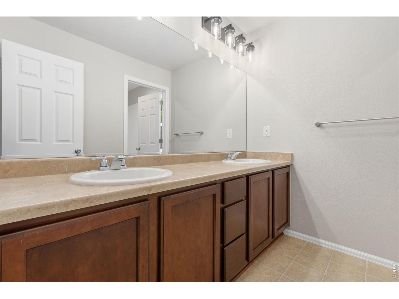 Second floor main bathroom