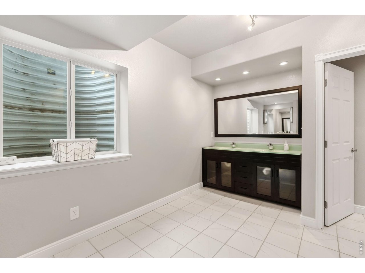 Ensuite 3 in basement bedroom