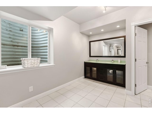 Property Photo 36 Ensuite 3 in basement bedroom