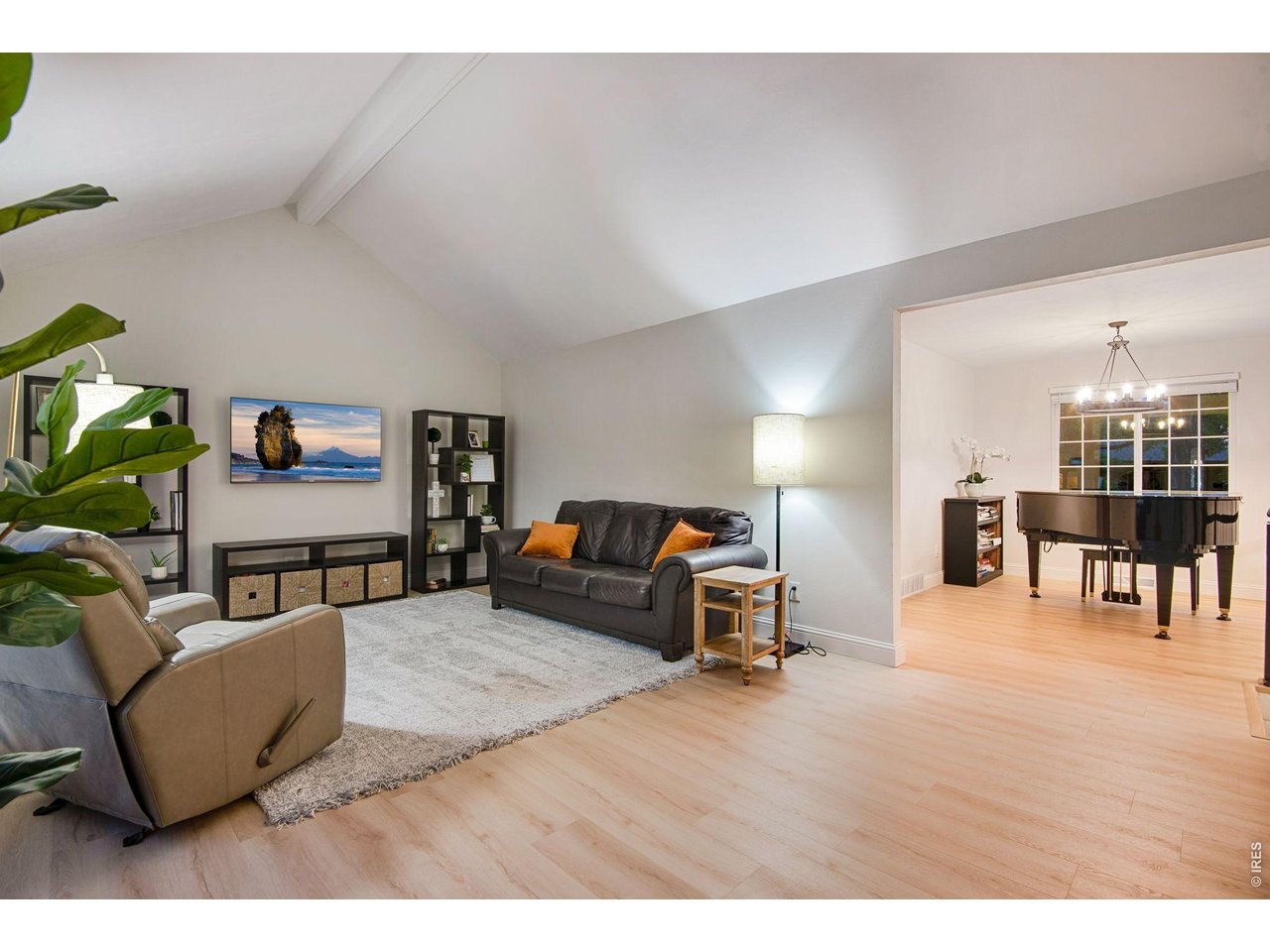 Front spacious living room with vaulted ceilings and decorative truss