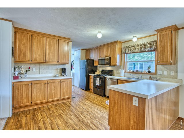 Property Photo 5 Gorgeous spacious kitchen