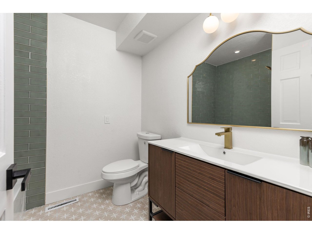 Bathroom 2 - Upstairs