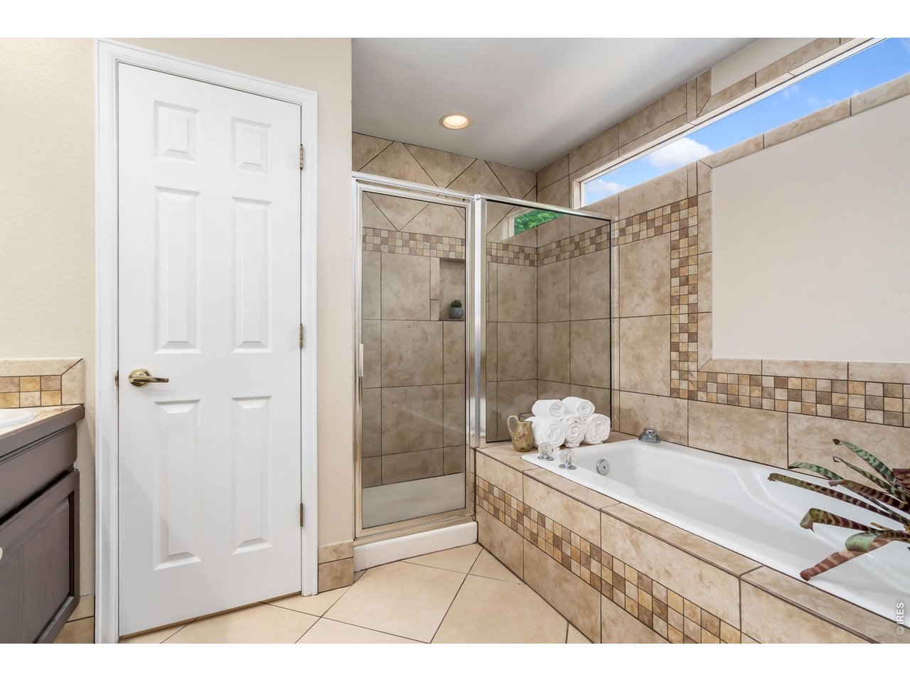 5 Piece Bath with Soaking Tub and Separate Shower