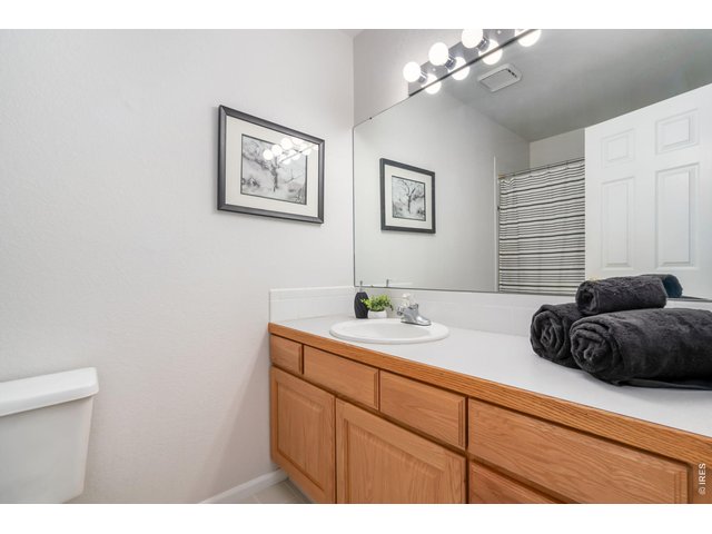 Property Photo 26 Full Bathroom with Easy Access to Both Bedrooms
