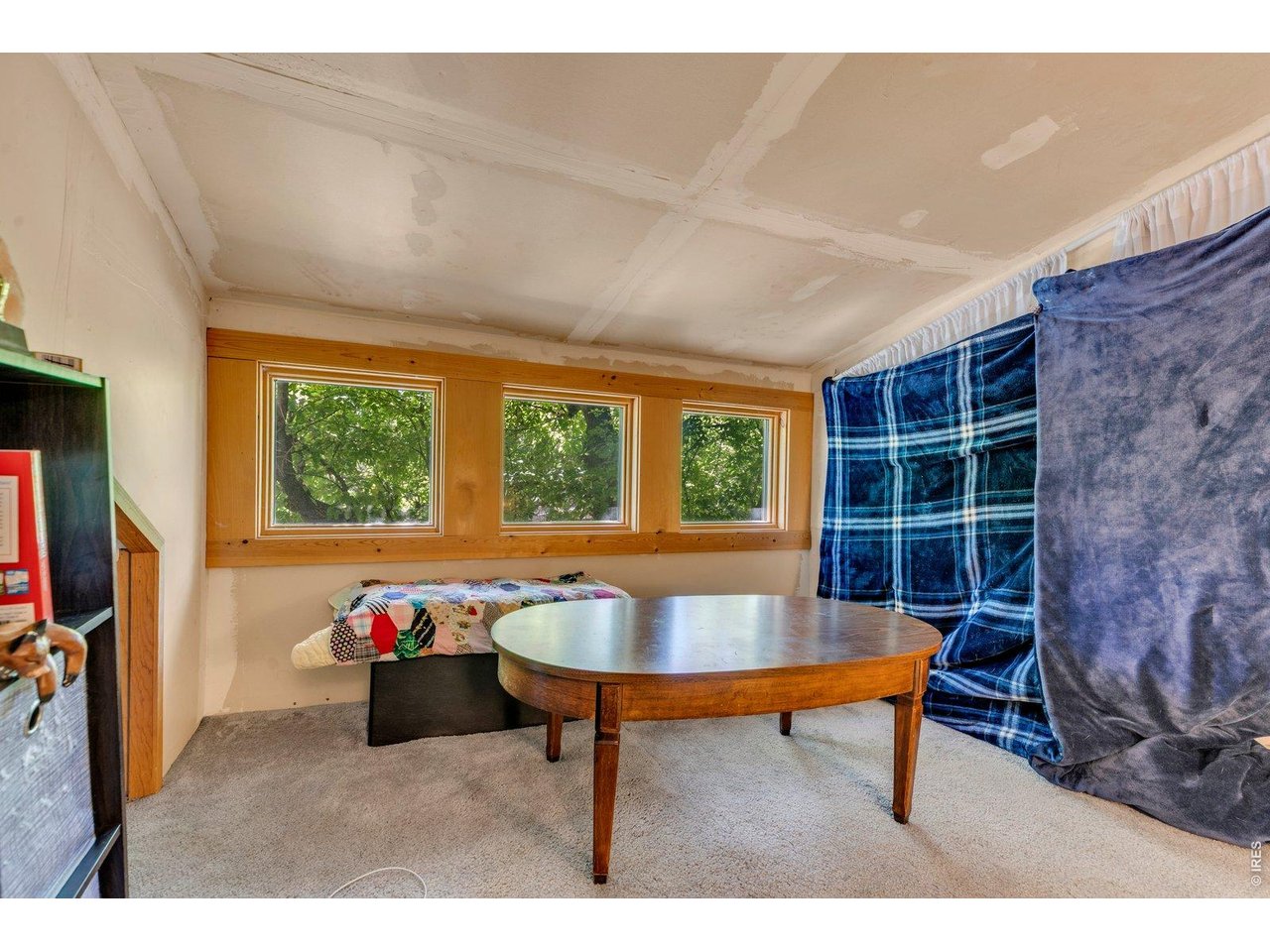 artist's garret - bonus space- upper level