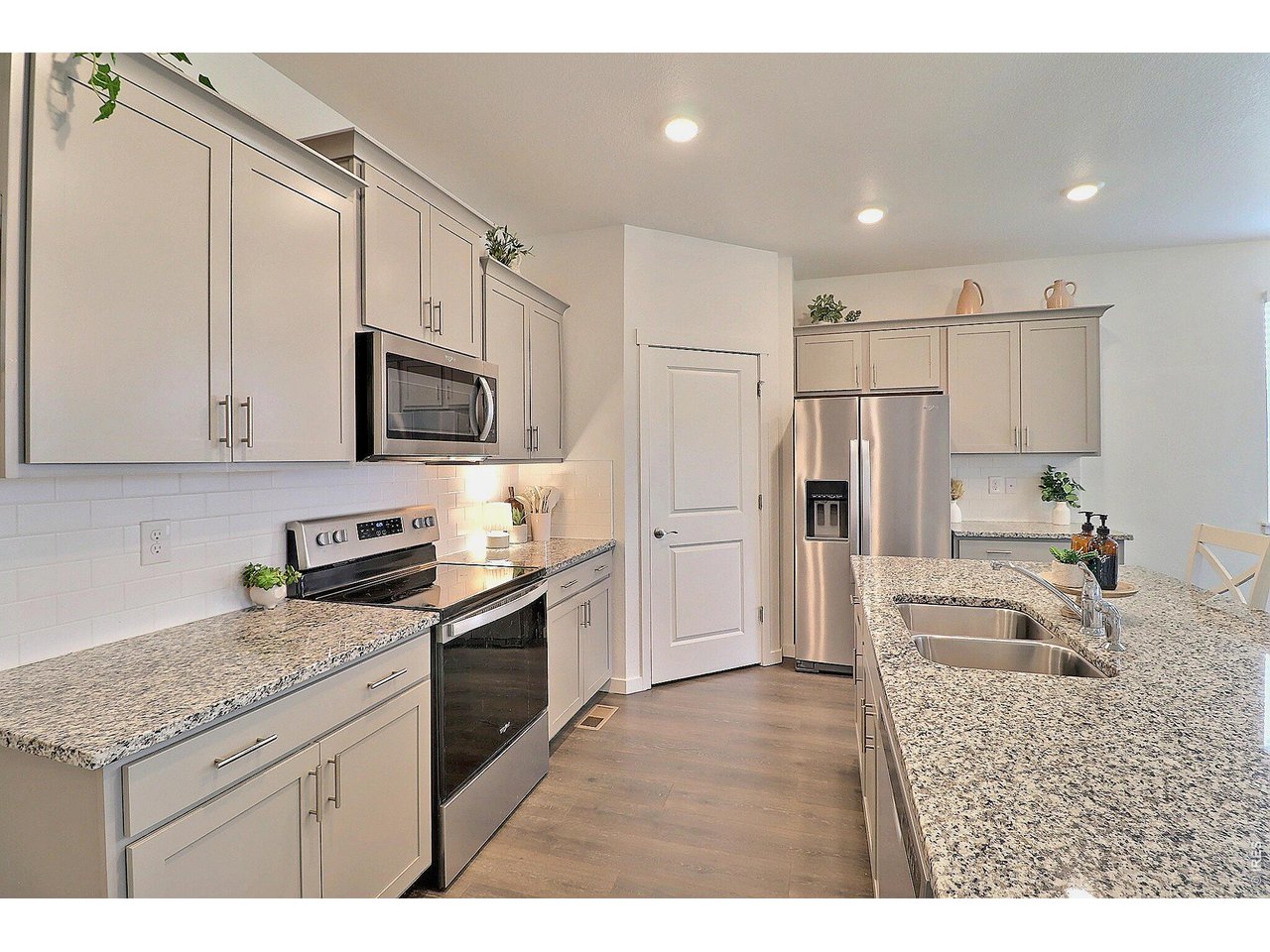 Property Photo 9 Stainless appliances, walk in pantry