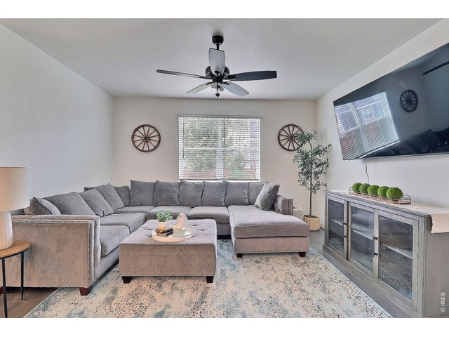 Property Photo 18 Living room