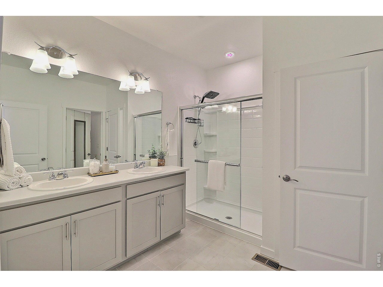 Property Photo 25 Primary bath