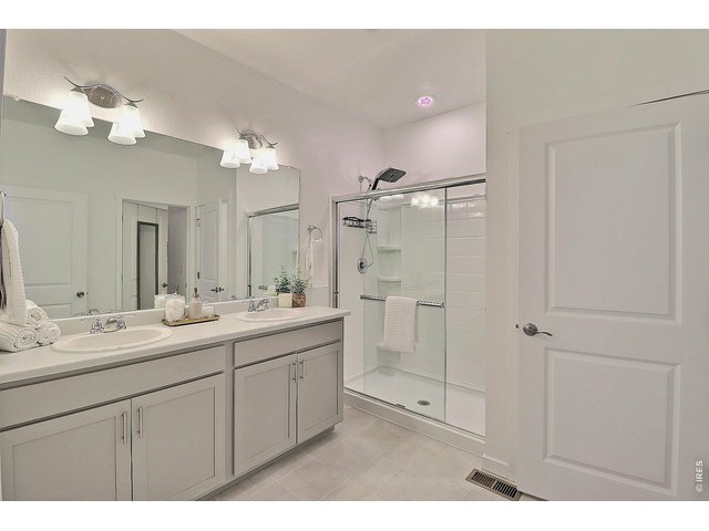 Property Photo 25 Primary bath
