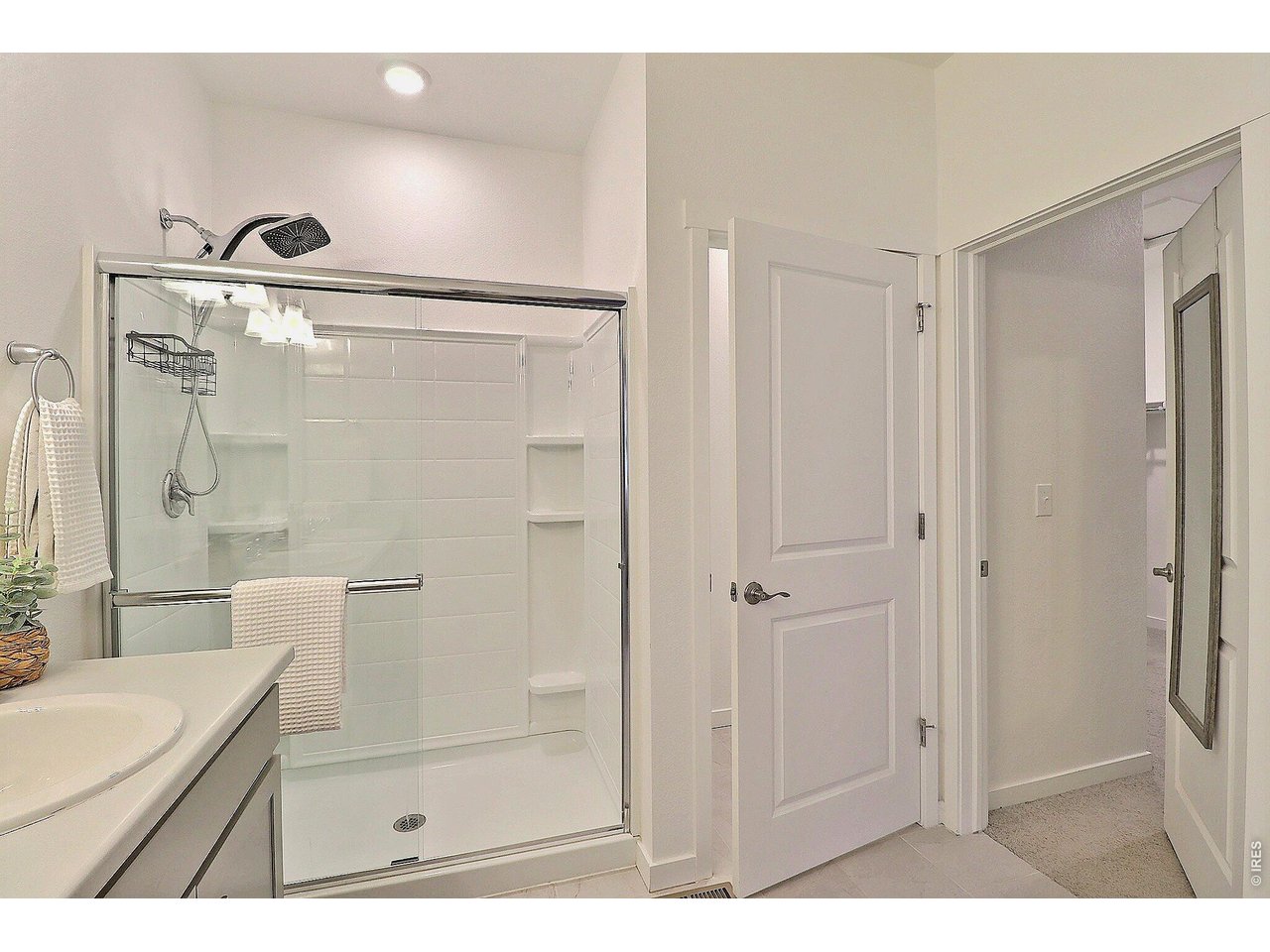 Property Photo 26 Primary bath