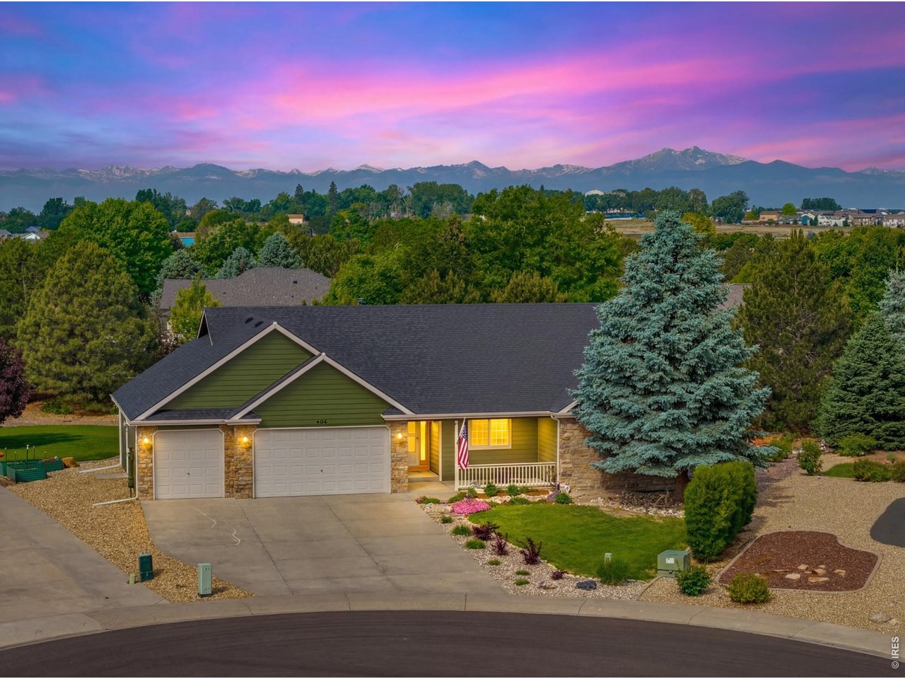 Situated in a quiet cul de sac on a almost half acre lot, feeling like country living, close to town! 