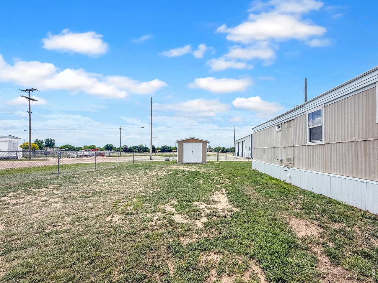 903 Phelps fenced yard