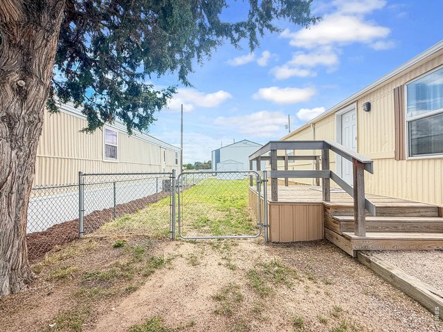 Property Photo 44 907 Front gate to yard