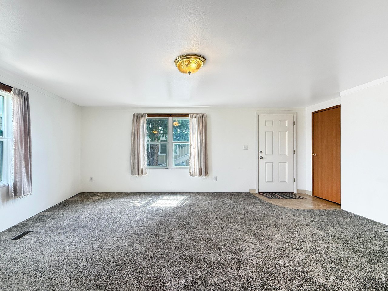 907 living room