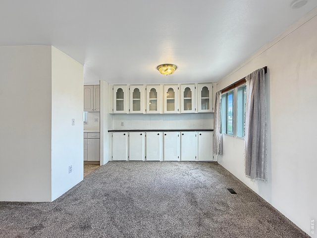 Property Photo 25 907 dining room