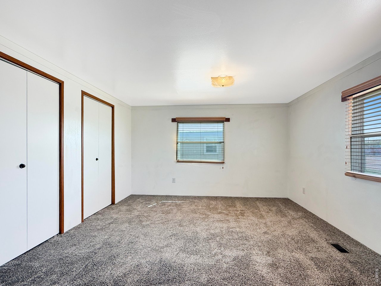 907 Primary bedroom