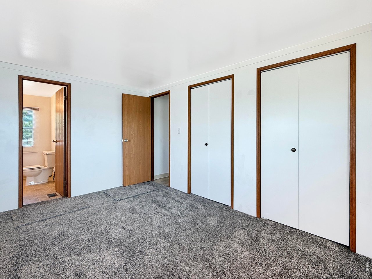 907 primary bedroom