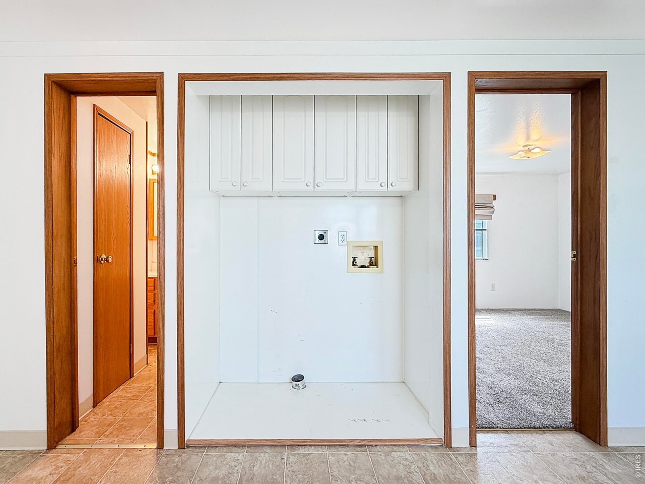 907 laundry area