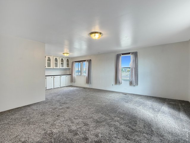 Property Photo 24 907 living room