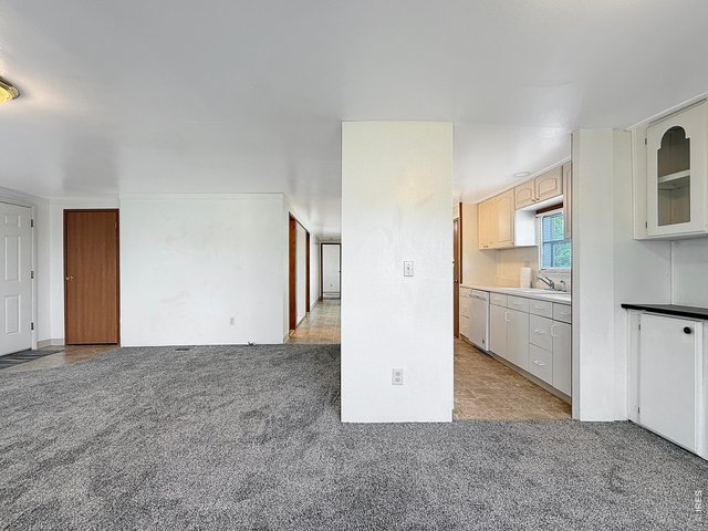 Property Photo 26 907 interior view