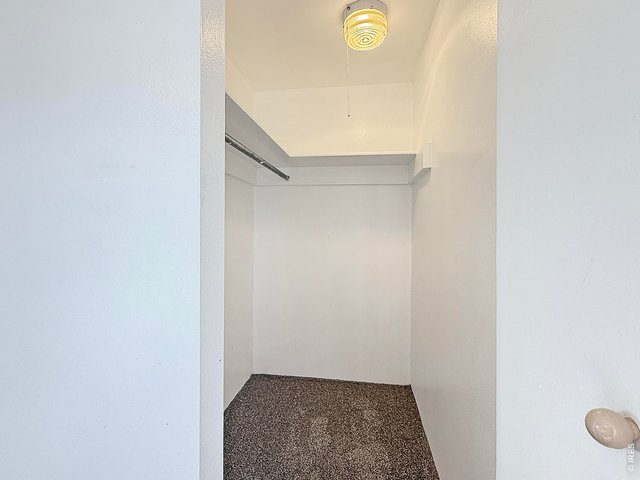 Property Photo 38 907 2nd bedroom walk in closet