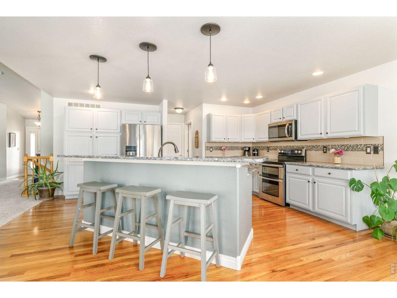 Large bar area makes for great conversations during meal prep. 