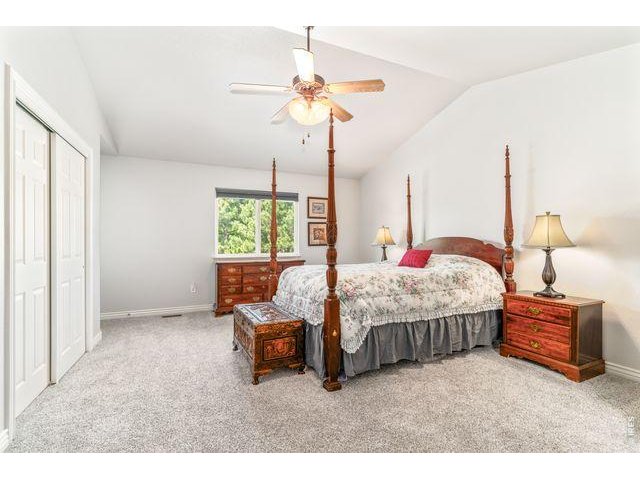 Property Photo 10 Large primary suite has vaulted ceilings, neutral paint, en suite bath and ..