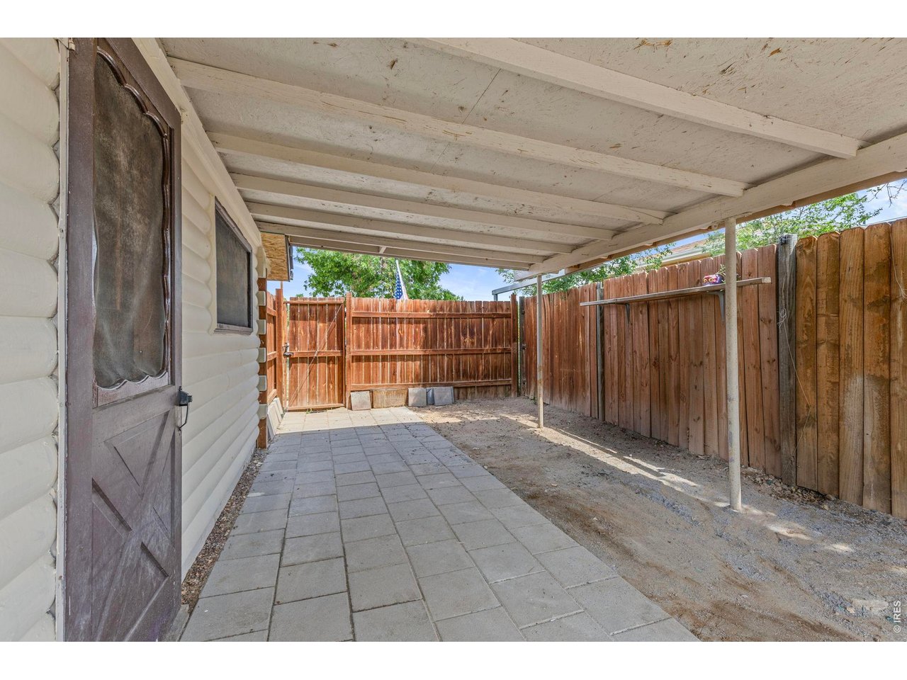 Covered front area