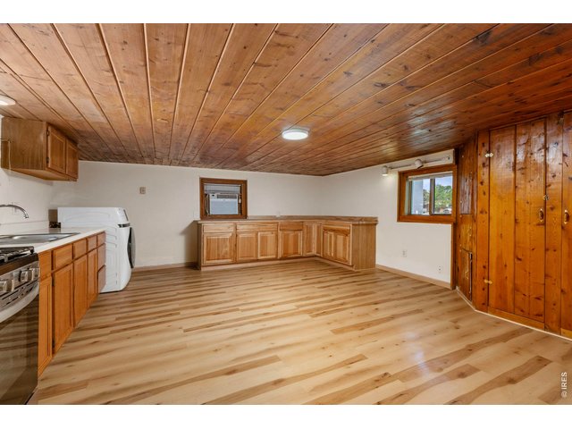 Property Photo 5 Beautiful brand new LVP floors!