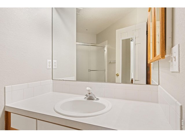 Property Photo 12 Primary ensuite bath with shower