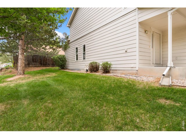 Property Photo 2 Corner lot with nice HOA maintained side area