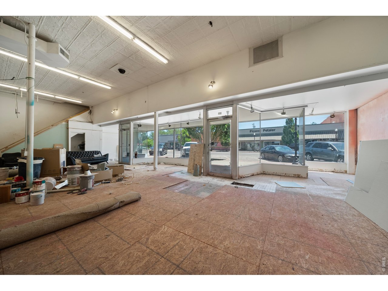 Property Photo 9 Large Display Windows