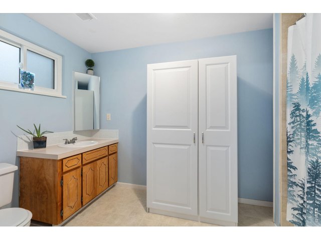 Property Photo 24 Main level full bathroom