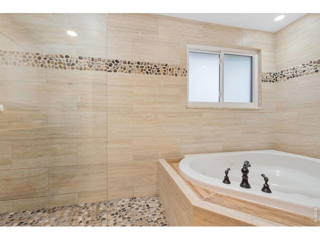 Property Photo 21 Spa-like features