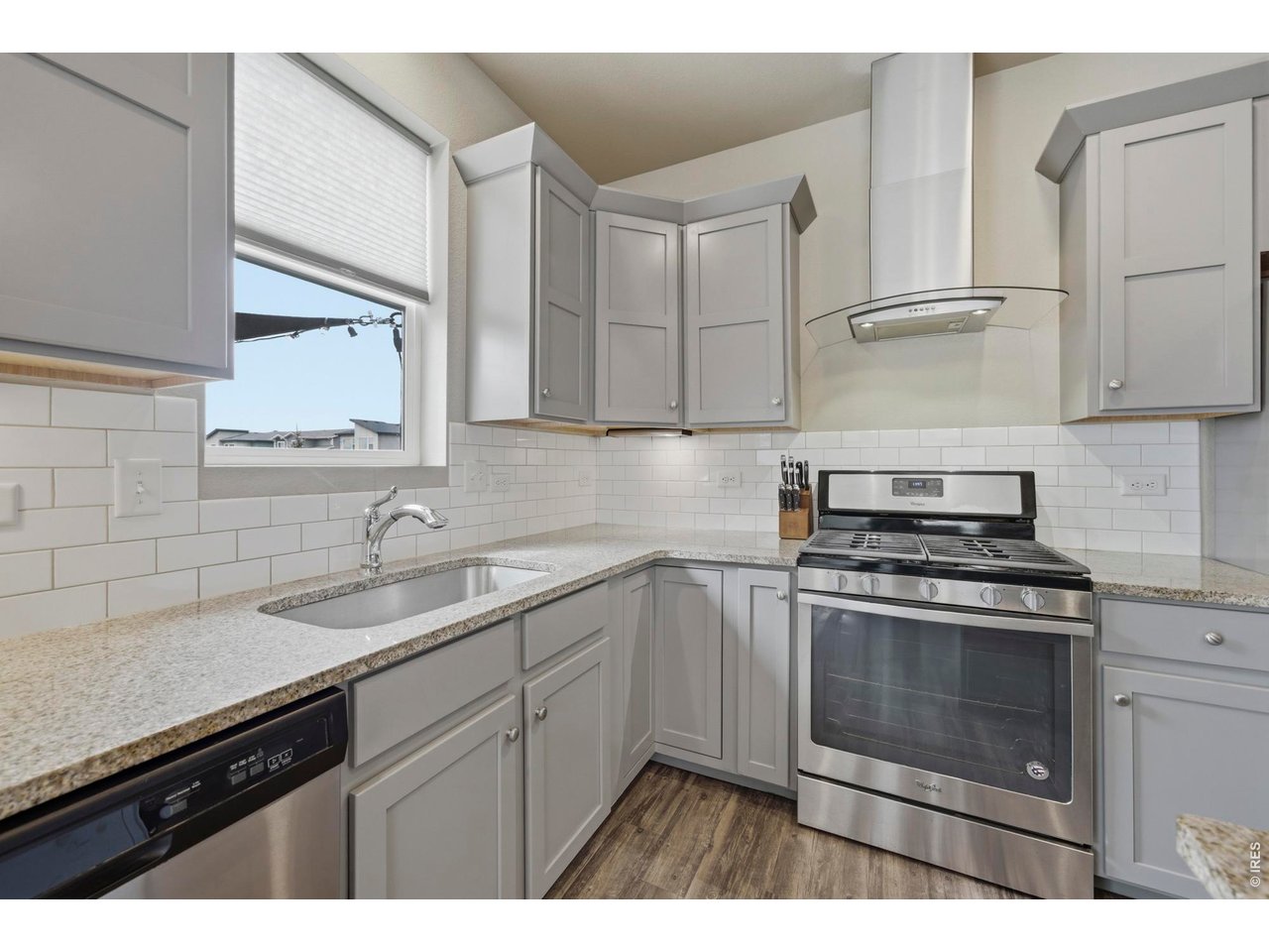Granite countertops and stainless steel appliances give it the modern feel you want.
