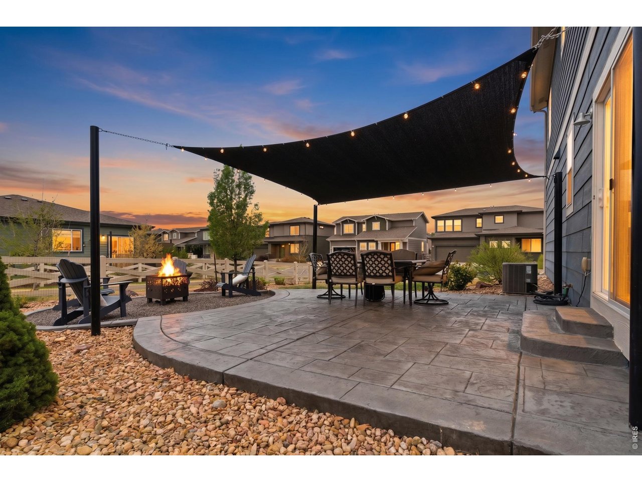 The backyard is an outdoor entertainers dream!