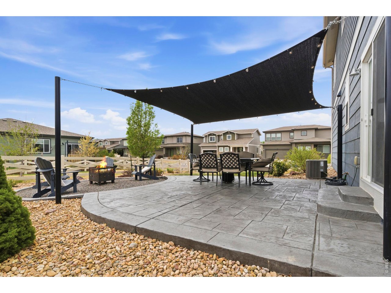 The backyard is an outdoor entertainers dream!