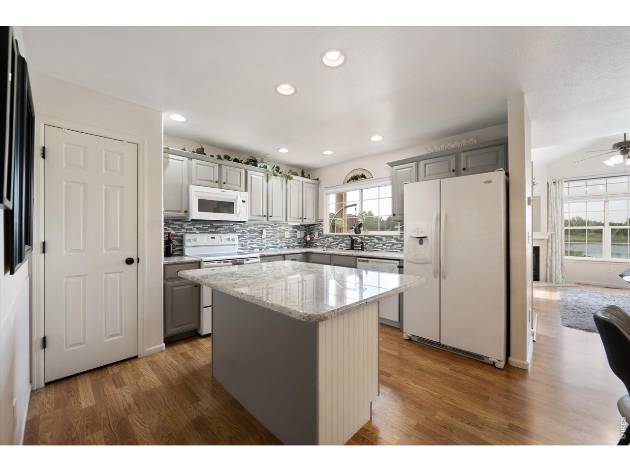 Large Kitchen with Island and Pantry