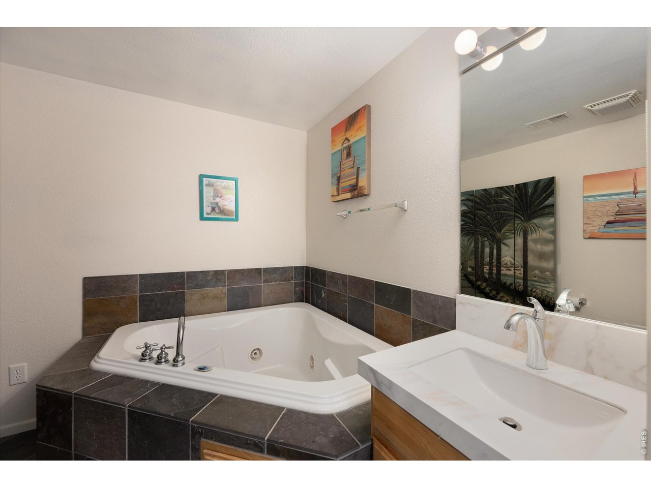 3/4 Bathroom with Tiled Jetted Bathtub