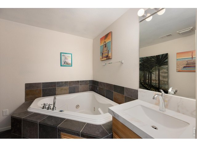 Property Photo 42 3/4 Bathroom with Tiled Jetted Bathtub