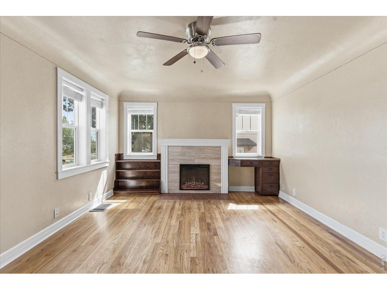 Upgraded electric fireplace