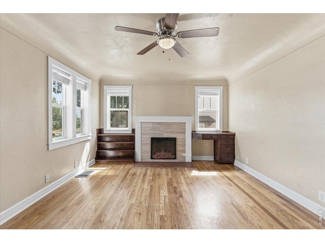 Property Photo 6 Upgraded electric fireplace